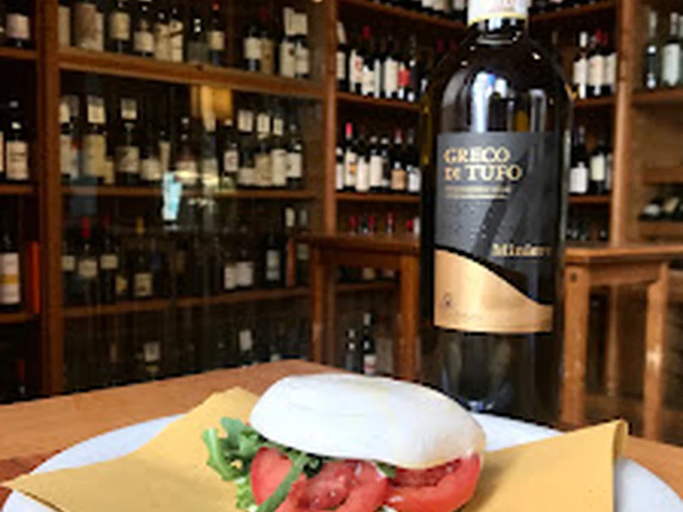 L’Angolo Divino Enoteca Wine - bar