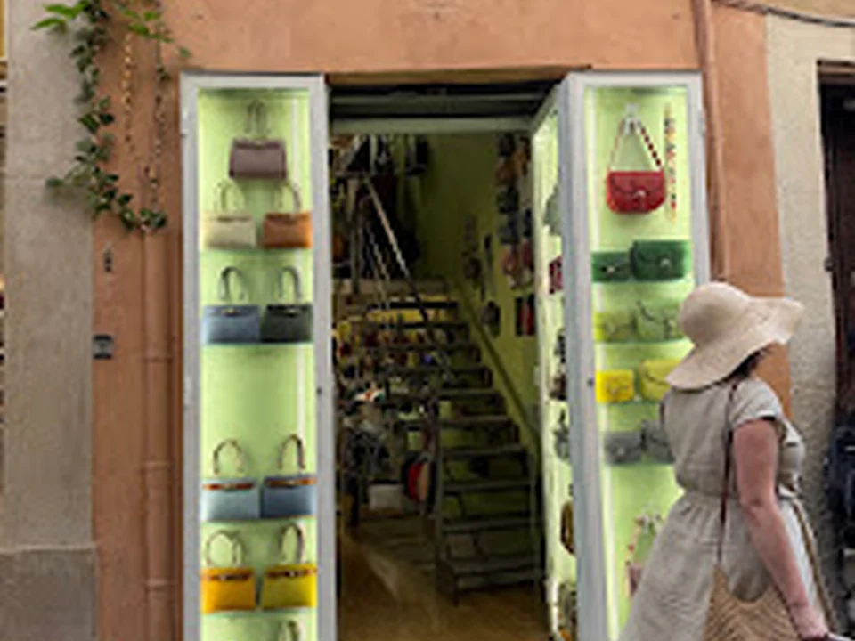 Lapelle Italian Handicraft