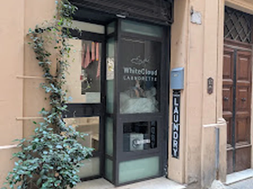 Foto de LAUNDROMAT - LAVANDERIA White Cloud Laundrette