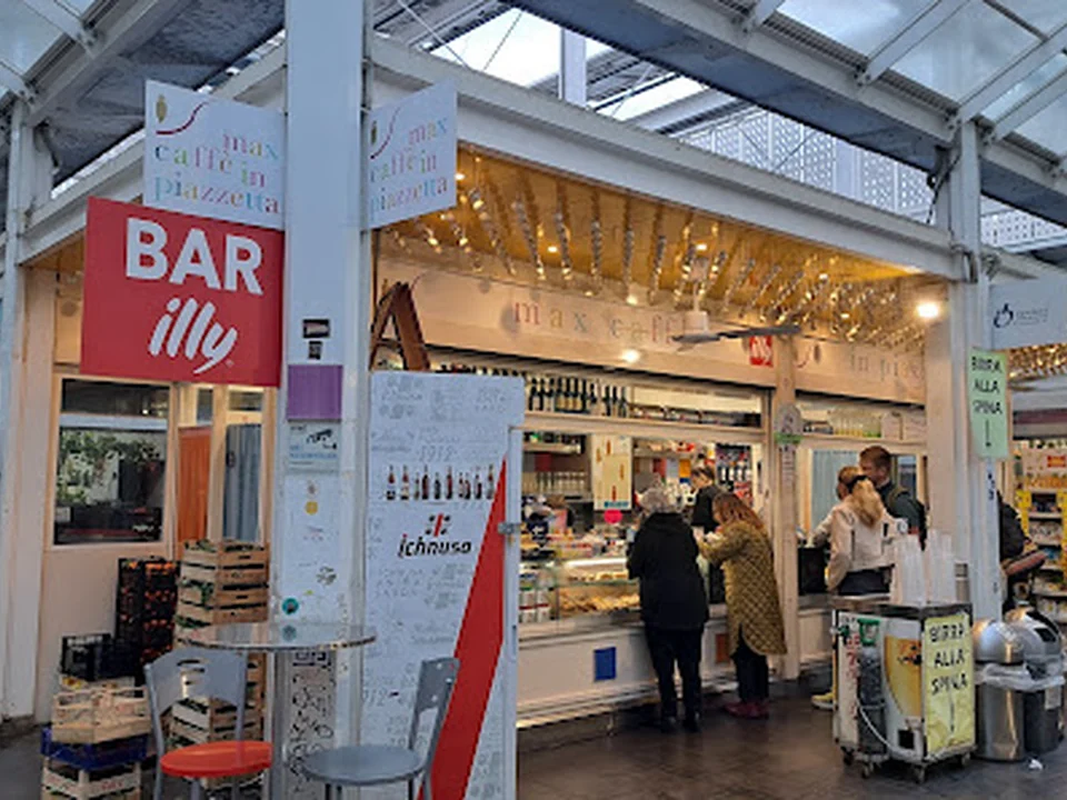 Max caffe in piazzetta