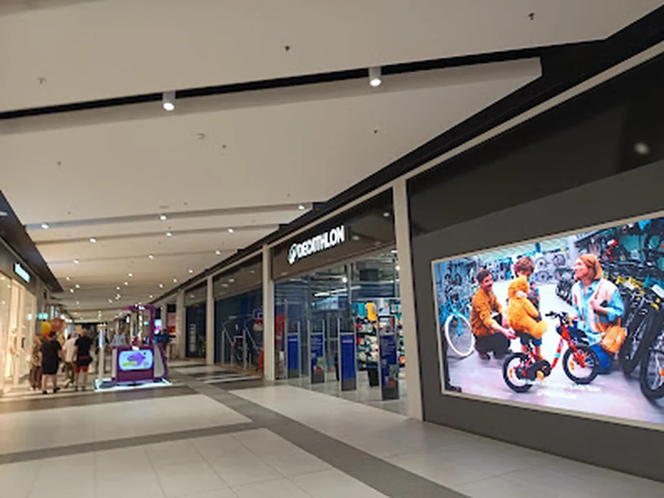 Maximo Shopping Center