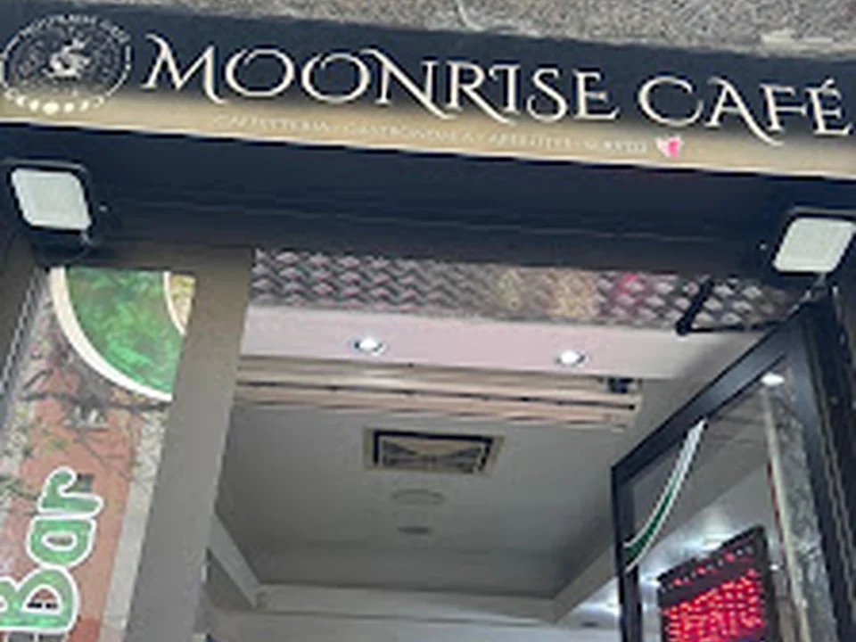 Moonrise Café