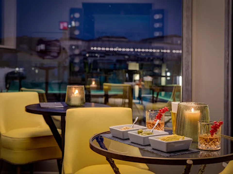 Rooftop Jim's Bar