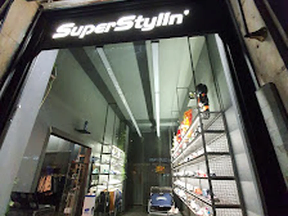 Superstylin 'Footwear and Street style