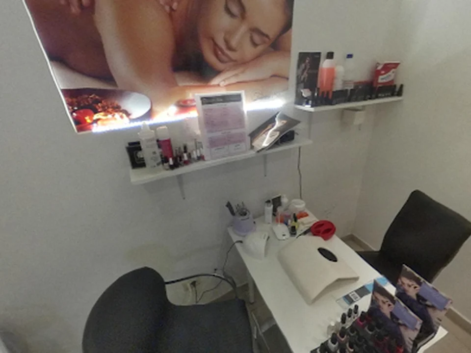 Federico Salon Roma, Rome