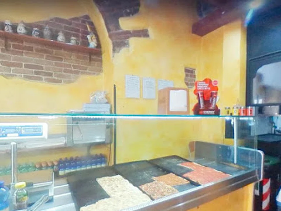 Pizzeria take out, Rome