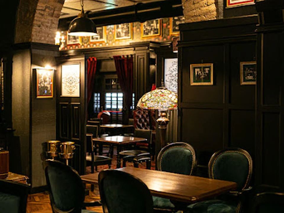 Treefolk's Public House, Rome