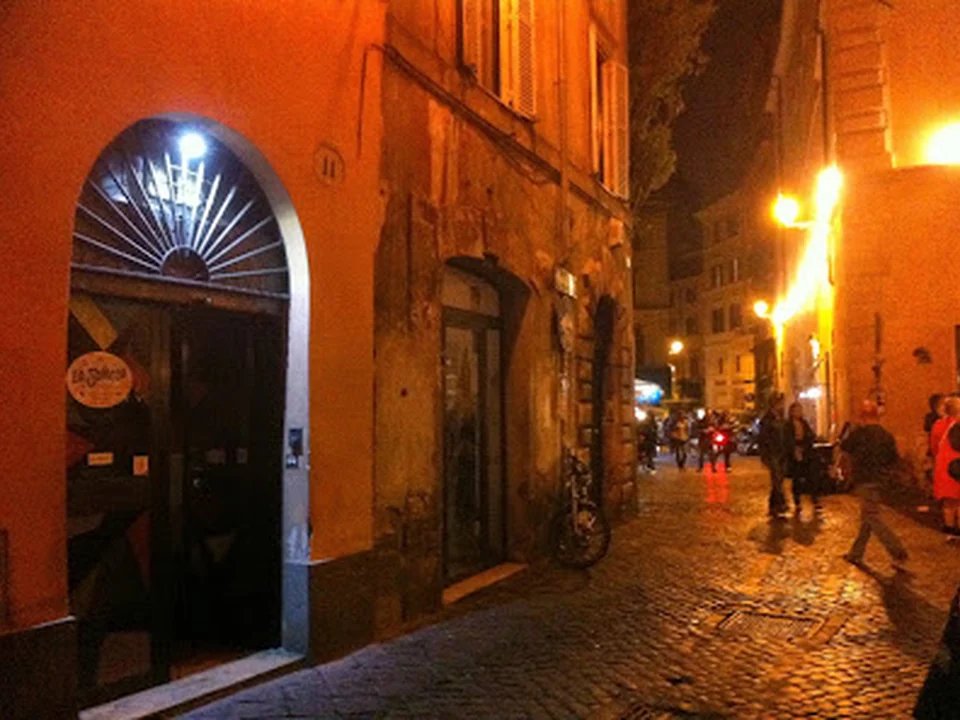 La Saletta karaoke, Rome